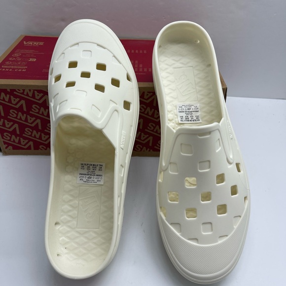 Vans Men’s Slip-On Mule Trk
Marshmallow
VN0005V8FS8 Cream Perforated Mules - Picture 7 of 16